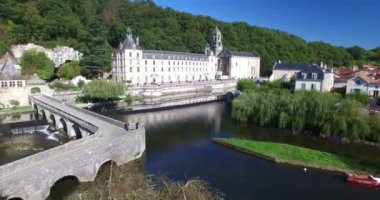 Benedictine Abbey Brantome ve nehir