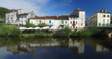 Benedictine Abbey Brantome ve nehir