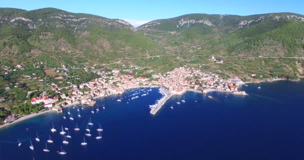 Komiza kasaba vis Adası — Stok video