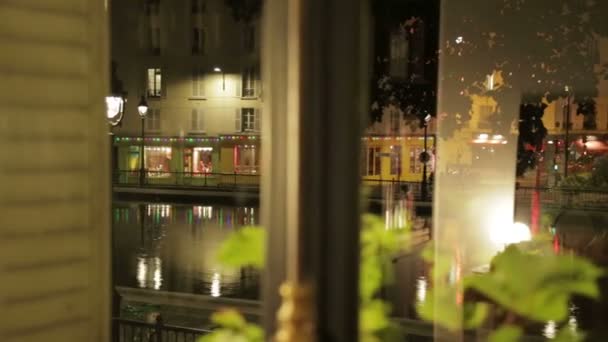 Canal St. Martin in Paris, France — стоковое видео' data-src='https://st2.depositphotos.com/1327777/9937/v/600/depositphotos_99370412-stock-video-canal-st-martin-in-paris.jpg