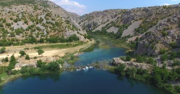 Luchtfoto van Zrmanja rivier, Kroatië — Stockvideo