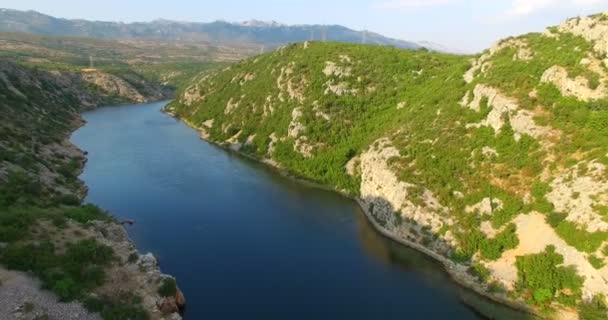 Вид с воздуха на реку Зрманья, Хорватия — стоковое видео