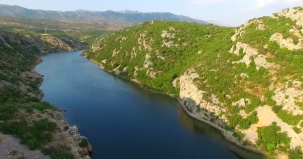 Luchtfoto van Zrmanja rivier, Kroatië — Stockvideo