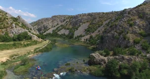 Kajakken op de rivier Zrmanja — Stockvideo