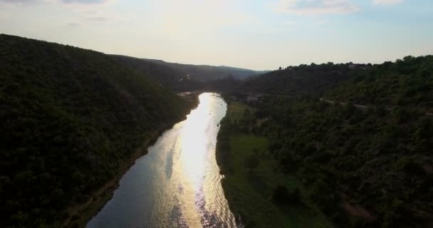 Пташиного польоту Zrmanja річки, Хорватія — стокове відео