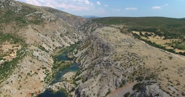 Pemandangan udara sungai Zrmanja, Kroasia — Stok Video