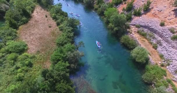 Kajakken op de rivier Zrmanja — Stockvideo