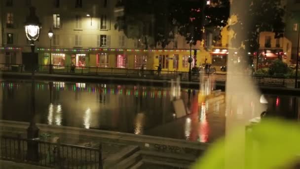 Στο κανάλι του St. Martin στο Παρίσι, Γαλλία — Αρχείο Βίντεο