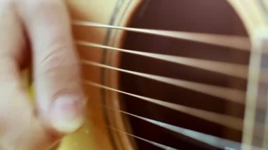 Klasik gitar çalmak el