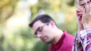 kadının şarkı ve adam gitar çalmak