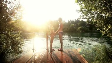 gün batımında çift oturma sonraki Nehri