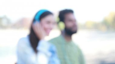 müzik kulaklık ile Çift