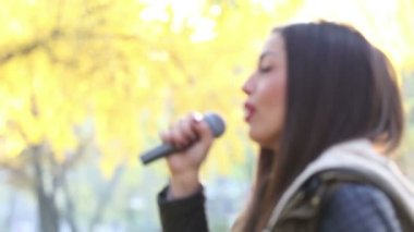 esmer kadının şarkı