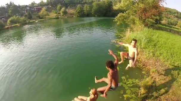 Friends jumping into river — Stock Video