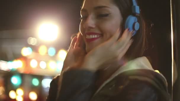 Girl shaking her head to the rhythm of music — Stock Video