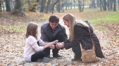 Oyun oynarken kızı ile anne