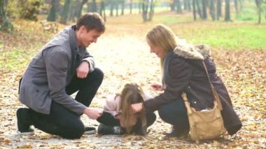 Oyun oynarken kızı ile anne