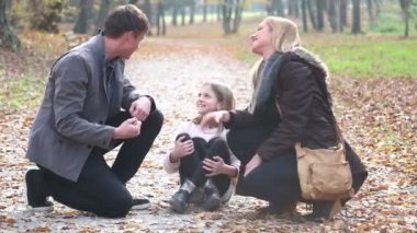 Oyun oynarken kızı ile anne