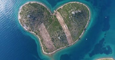 Kalp şeklindeki ada, Galesnjak