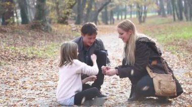 Oyun oynarken kızı ile anne