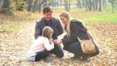 Oyun oynarken kızı ile anne