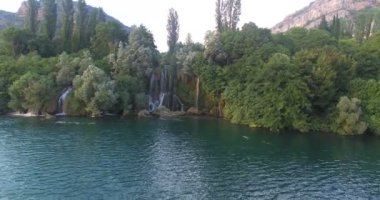 Roski tokat Krka Nehri üzerinde şelaleler