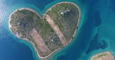 güzel küçük ada Galesnjak