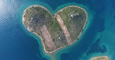 Kalp şeklindeki ada, Galesnjak