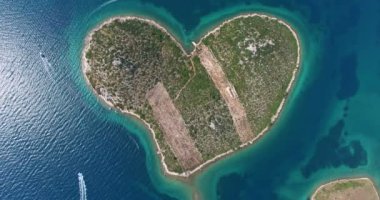 güzel küçük ada Galesnjak