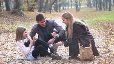 Oyun oynarken kızı ile anne