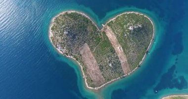 Kalp şeklindeki ada, Galesnjak