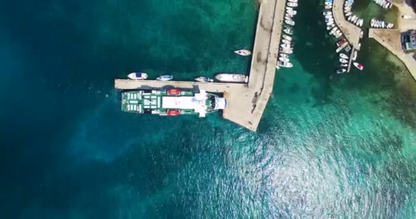 フェリーの Olib 港にドッキング — ストック動画