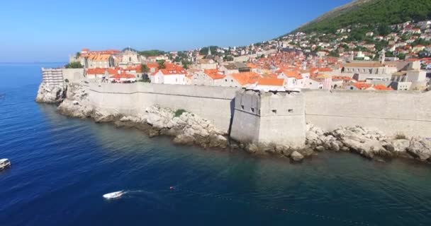 Stadsmuren in dubrovnik — Stockvideo