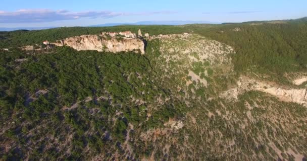 Old hilltop town Lubenice — Stock Video