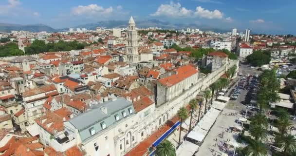 Geteilte Stadt an der Adriaküste — Stockvideo