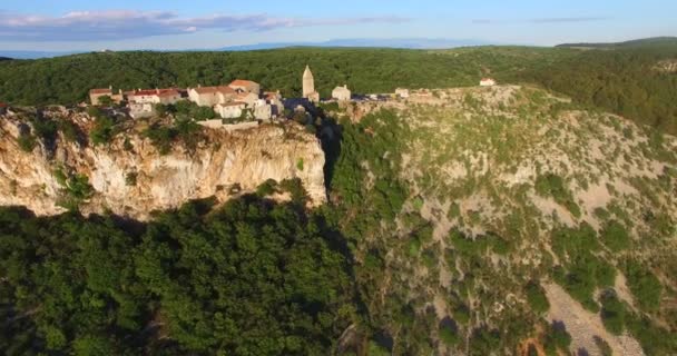 Vecchia città collinare Lubenice — Video Stock