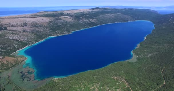 Lake Vrana op eiland Cres — Stockvideo