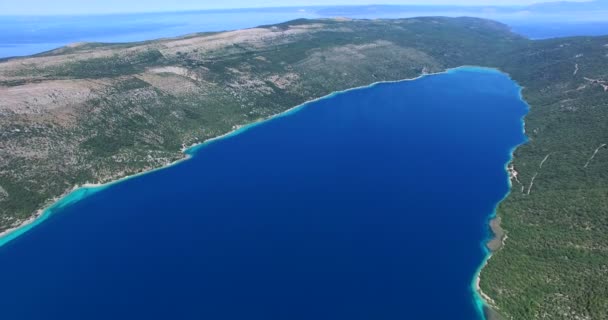 Озеро Врана на острове Црес — стоковое видео