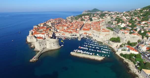 Dubrovnik eski şehir limanında — Stok video