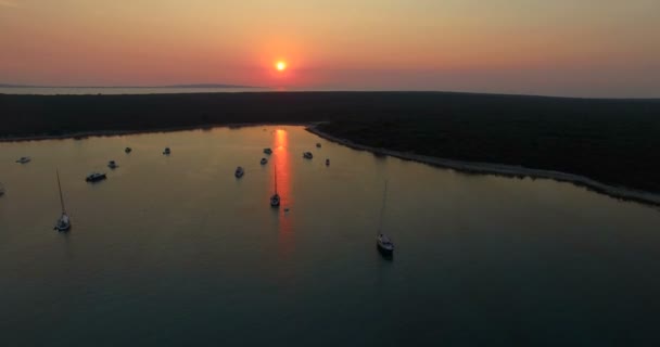 Puesta de sol en la bahía de Slatinica en Olib Island — Vídeo de stock