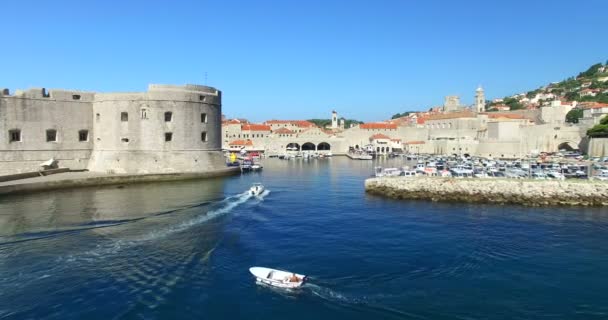 Fort St. Ivan ve Dubrovnik limanda — Stok video