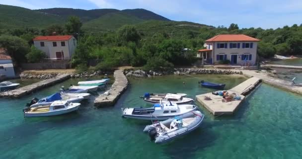 Kleine haven op het eiland Cres — Stockvideo