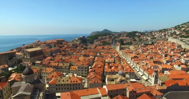 Red roofs of Old Town of Dubrovnik — Stock video