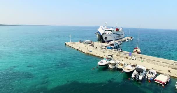 Ferry docked at Olib harbour — Stock Video