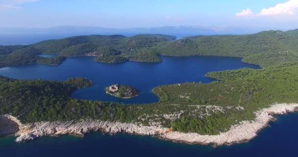Ilha de Santa Maria na ilha de Mjlet — Vídeo de Stock