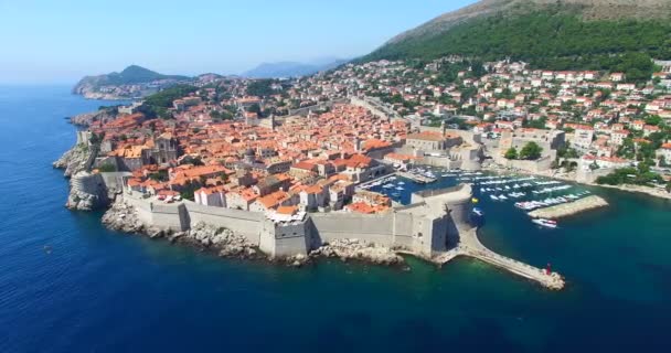 Historiska muromgärdade staden Dubrovnik — Stockvideo