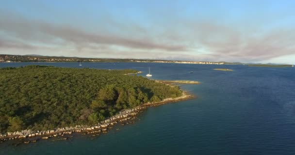 Belle petite île de Galesnjak — Video