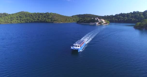 Catamaran naviguant depuis l "île de St. Mary — Video