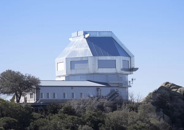 Ein Blick auf das wiyn 3.5m Teleskop — Stockfoto