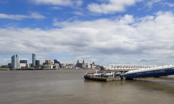 Liverpool ve mersey Nehri — Stok fotoğraf